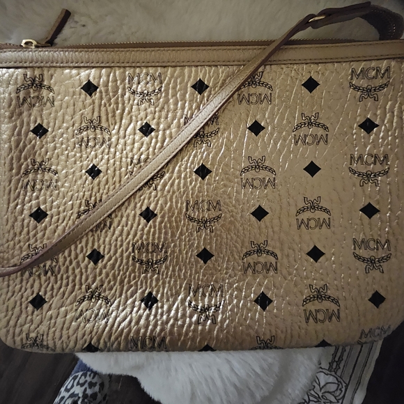 MCM Gold Tote Bag - Picture 4 of 6